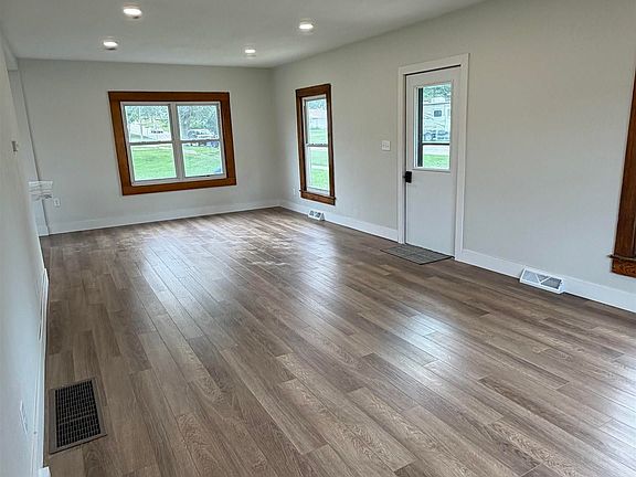 4th image of 587 8th Ave