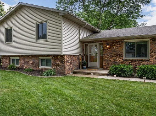 305 Raymond Rd, Waunakee, WI 53597