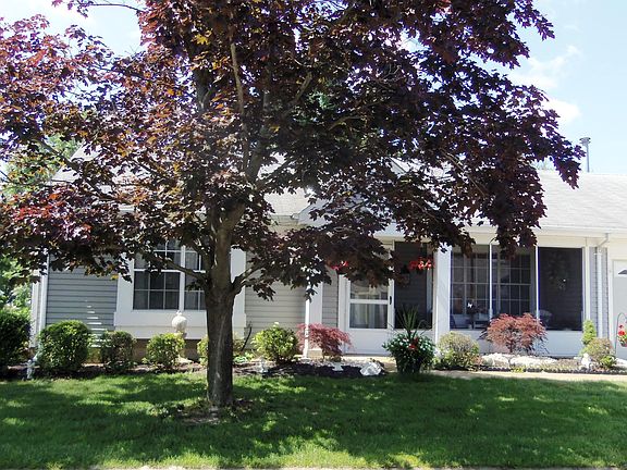 2nd image of 1095 Canterbury Drive #A