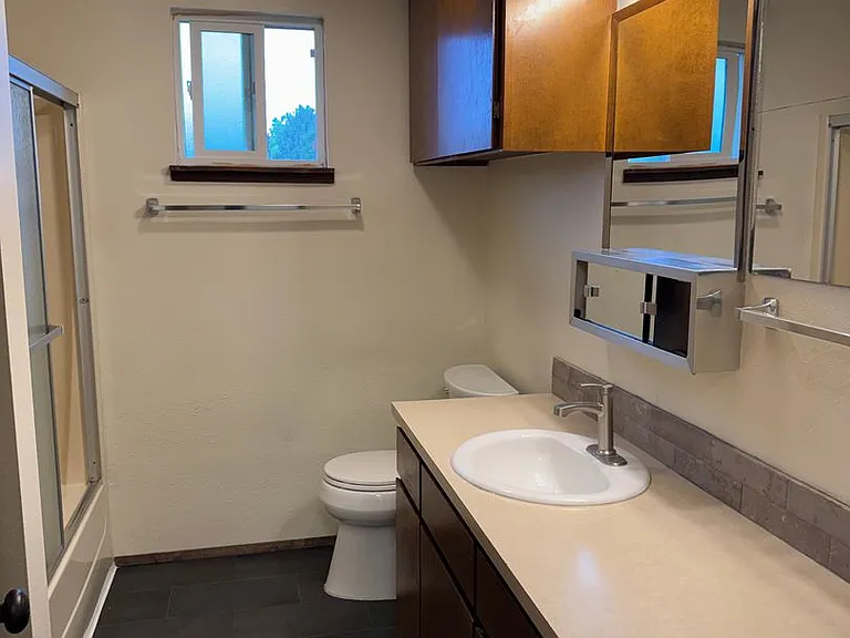 486 W N St — Photo 20
