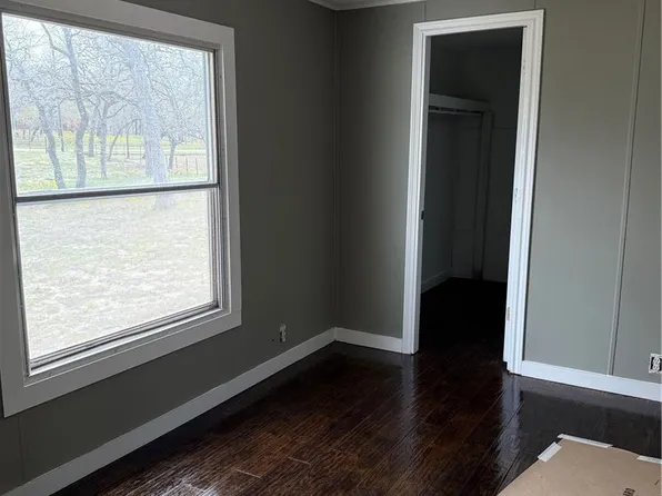 108 Deep Woods Dr, Seguin, TX 78155