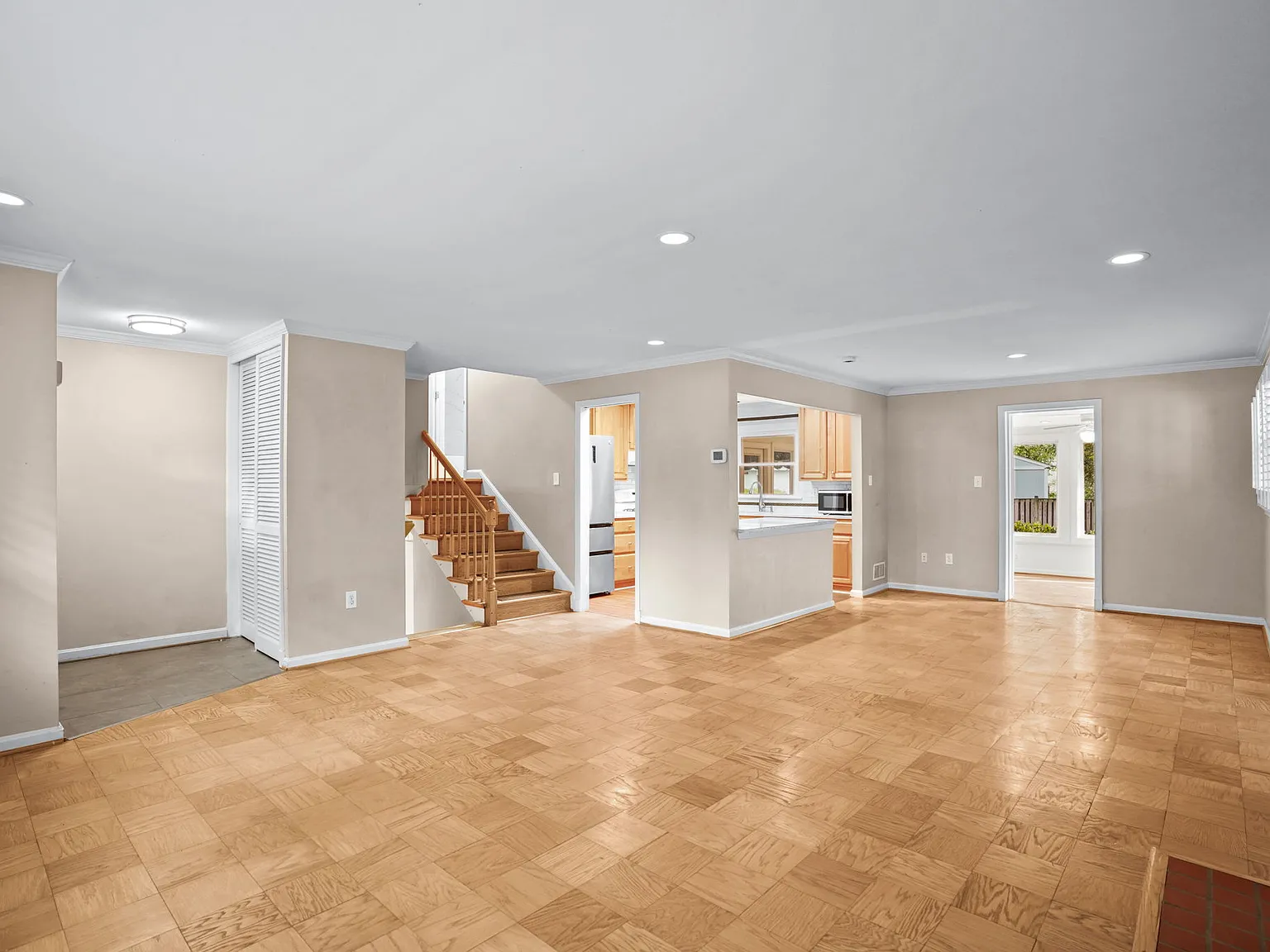 3 bed, 2100 sqft, $4,500 — Photo 3