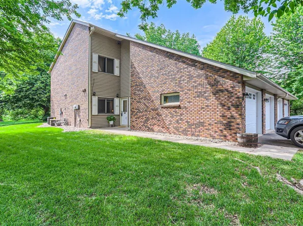 987 Pond View Ct, Saint Paul, MN 55127