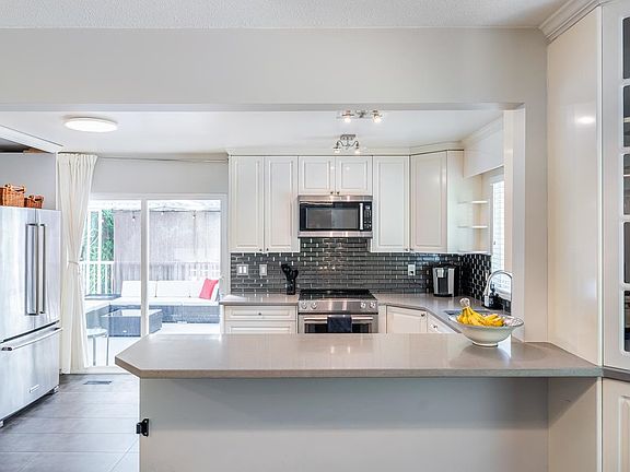 5th image of 1566 Shaughnessy St