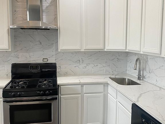 2nd image of 3230 W Fullerton Ave #1