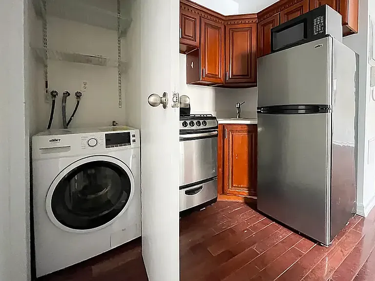 70-80 Kenmare St #10 — Photo 4