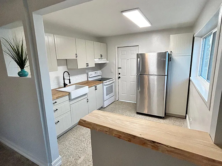 6220 SW 38th Ct — Photo 2