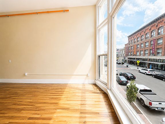 2nd image of 105 Bank St #2B