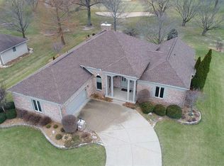 1435 California Rd, Pekin, IL 61554