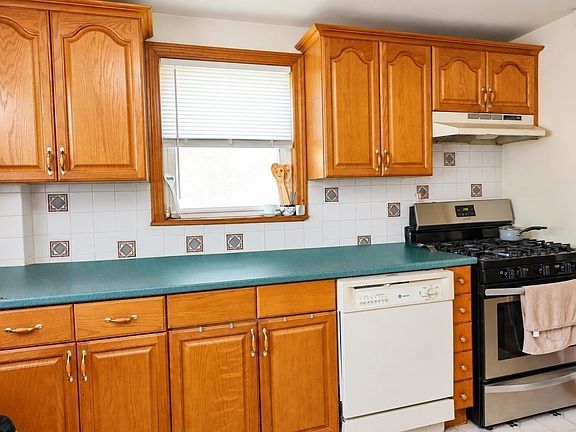 3rd image of 40 Baker Ave #2