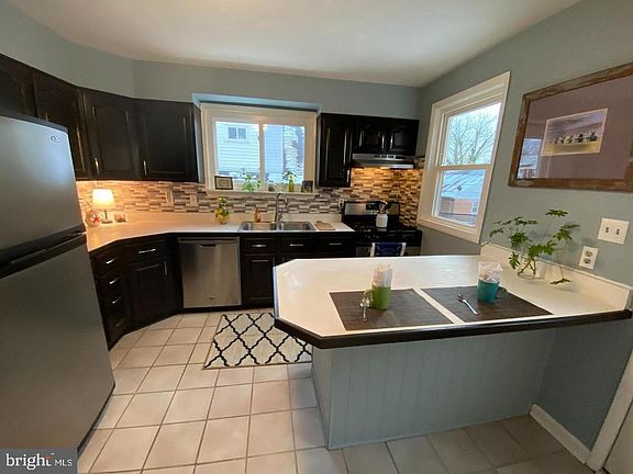 2nd image of 3807 Cedarhurst Rd