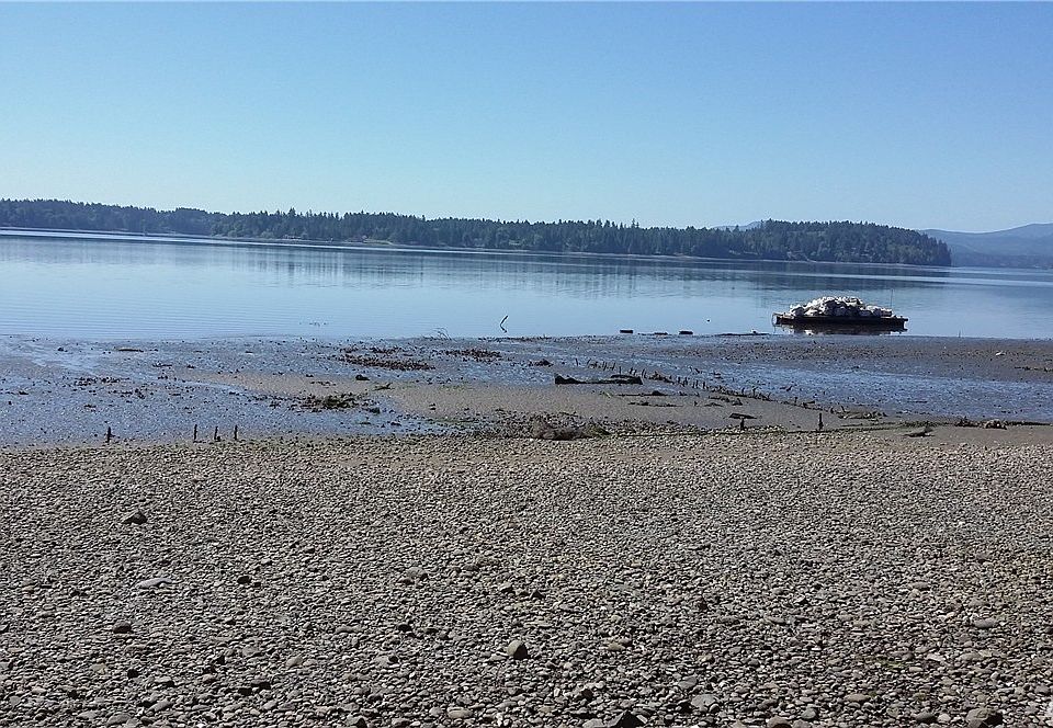 1st image of 621 SE Totten Shores Dr