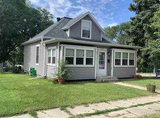 329 3rd St SW, Rugby, ND 58368