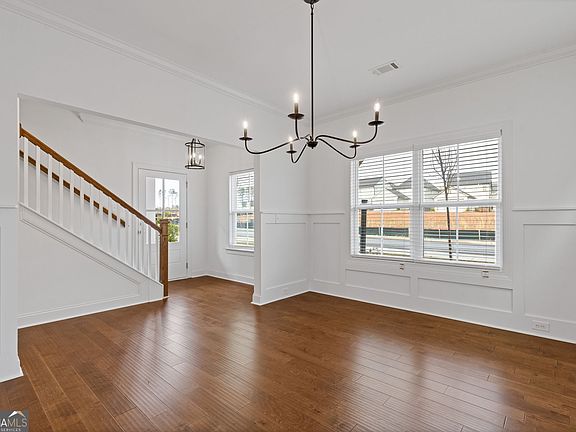 5th image of 364 Summerville Ln