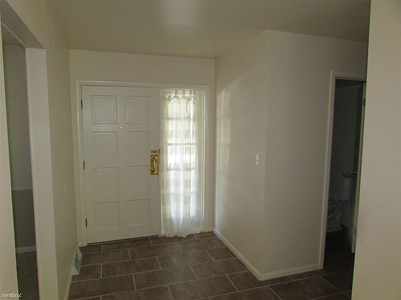 7202 entryway