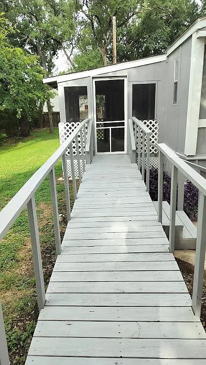 2 bed, 2.0 bath, 1056 sqft, $1,600 — Photo 2