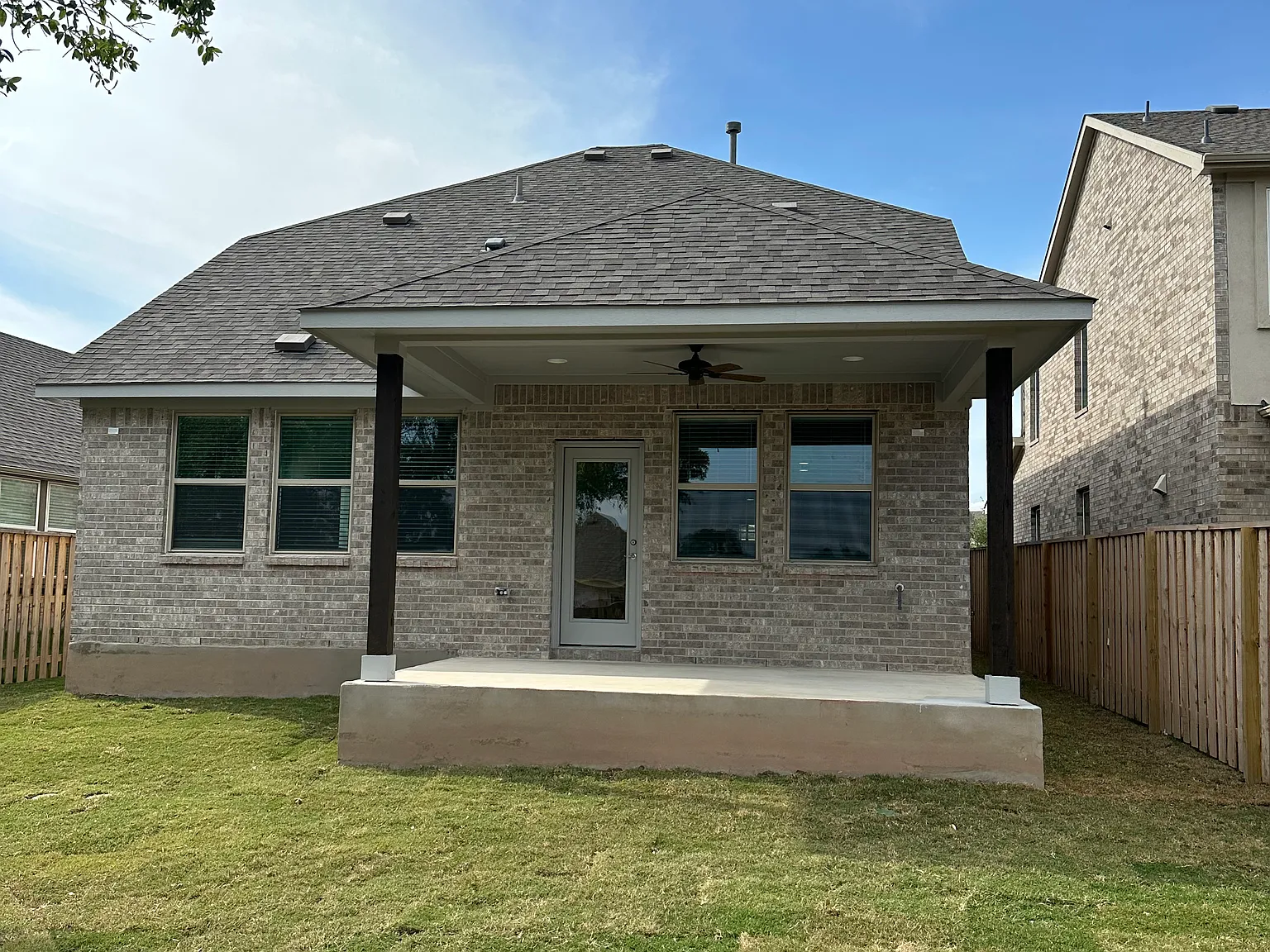 1360 Salt Lick Dr — Photo 2