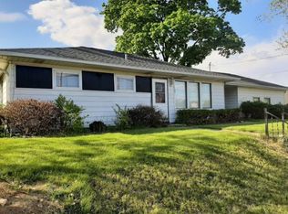 123 W Graham St, Dixon, IL 61021