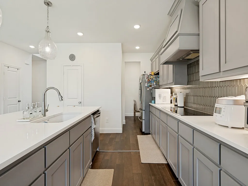 4 bed, 2933 sqft, $3,900 — Photo 2