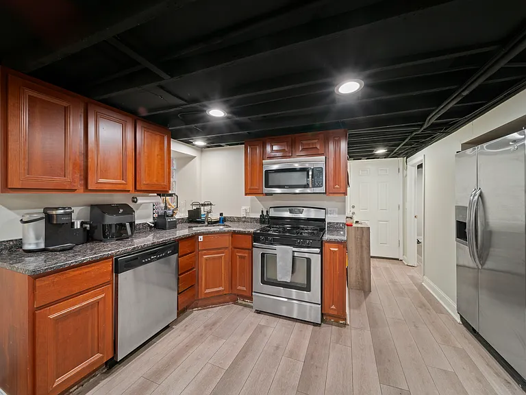 5009 W Montrose Ave #G — Photo 4