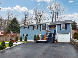 25 Alpine Cir, Sandy Hook, CT 06482