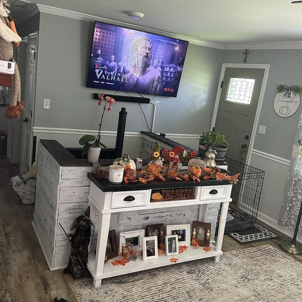 3 bed, 2.0 bath, 1416 sqft, $2,400 — Photo 2