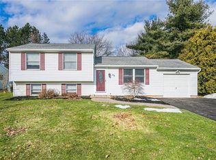 43 Thistlewood Ln, Spencerport, NY 14559