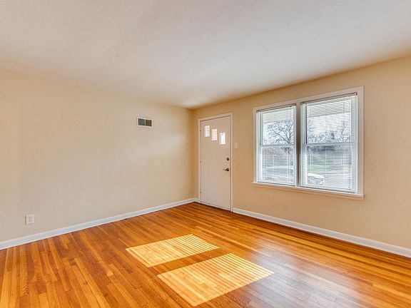 4th image of 205 Emerling Dr
