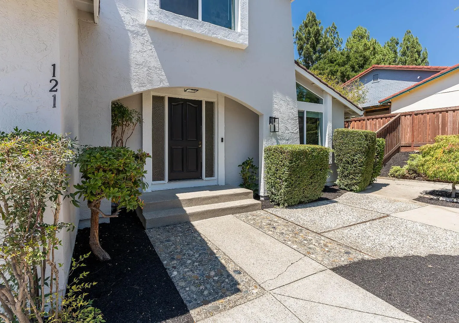 121 Violet Rd — Photo 3
