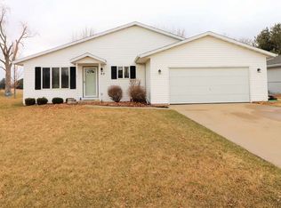 125 E Countryside Dr, Evansville, WI 53536