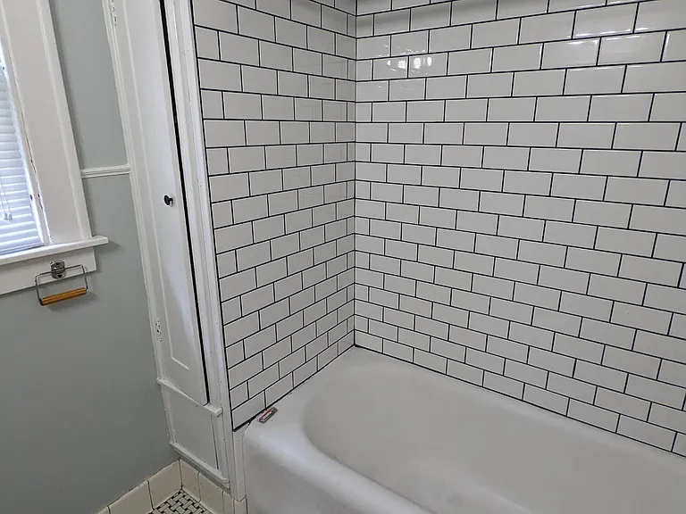 225 N Foster Ave — Photo 8
