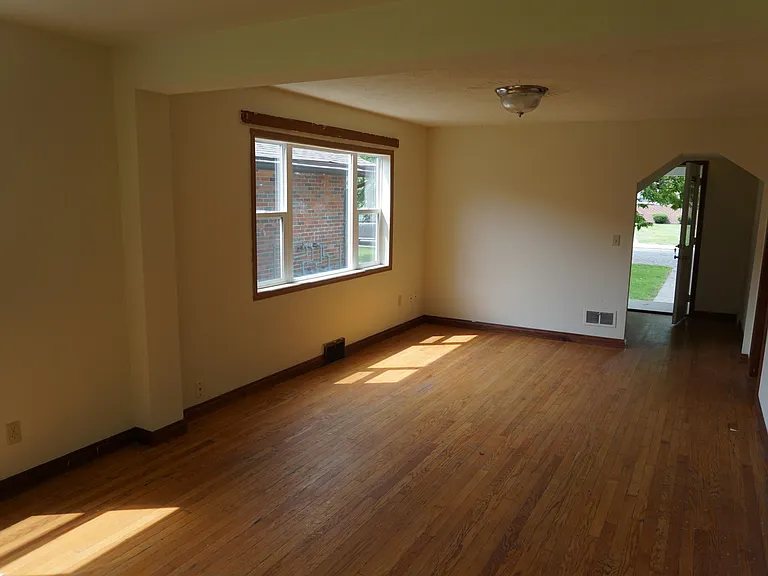 65 E Norwich Ave — Photo 9