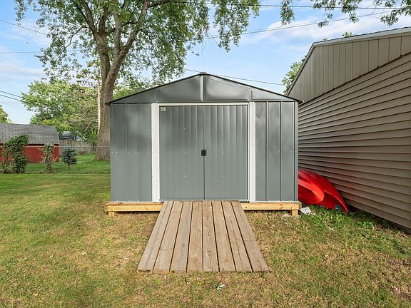 3rd image of 2112 Miller Dr