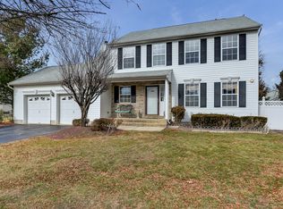 5 Treeview Ln, Cliffwood, NJ 07721