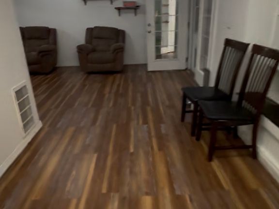 4th image of 910 Chaucer Cir