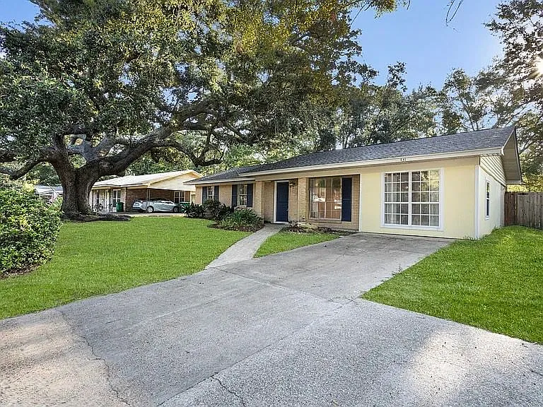 Building Photo - 431 Whispering Pine Dr