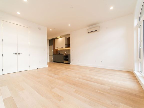 2nd image of 961 Willoughby Ave #412