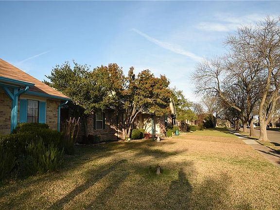 2nd image of 2813 Peartree Ln