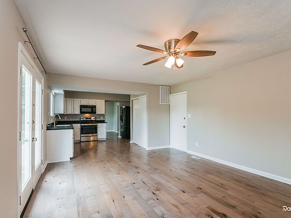 3rd image of 7776 Oakshot Ln