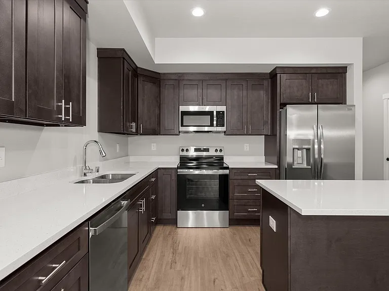 2202 E Rich Ave — Photo 6