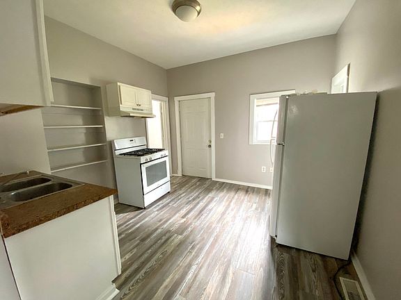 2nd image of 434 Crawford St SE APT 1