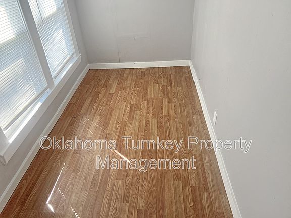 3rd image of 1112 W 4th St