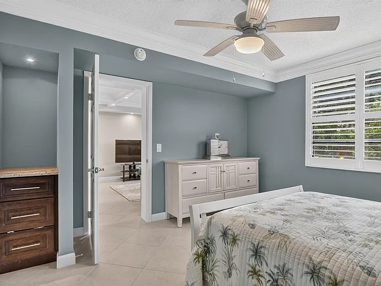 6061 Balboa Cir #206 — Photo 16