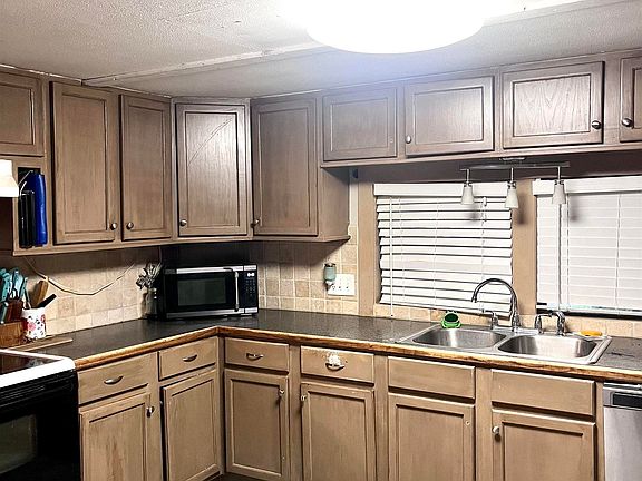 3rd image of 24851 Heritage Dr