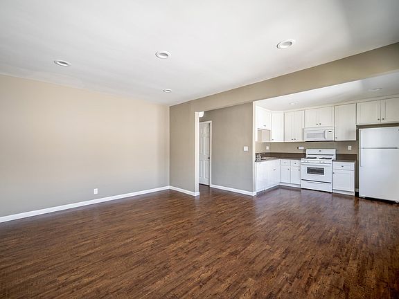 3rd image of 533 E Chevy Chase Dr APT C