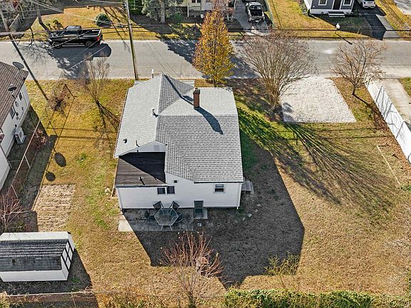 3rd image of 121 E Pacific Ave