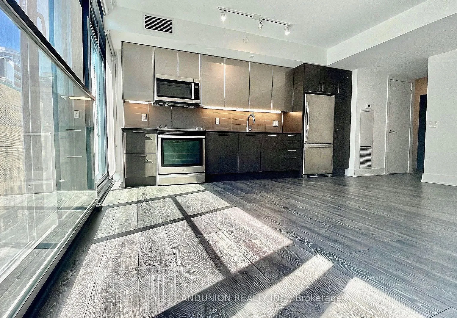 3 bed, $1,350 — Photo 3