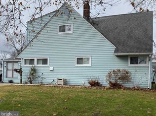 314 Red Cedar Dr, Levittown, PA 19055