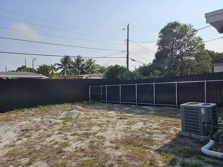 1330 NE 41st Dr #1 — Photo 4