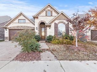 607 Pineview Dr, Euless, TX 76039